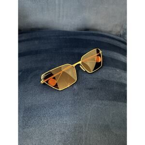 Gucci GG0538S Sunglasses Woman Gold Frame Rose Lenses Excellent Condition